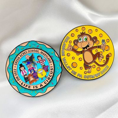 좋은 가격 사용자 지정 UV 인쇄 금으로 칠한 하드 에나멜 라펠 핀 금속 배지 로고 온라인으로