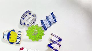 맞춤형 에나멜로 귀하의 브랜드를 고정시키세요