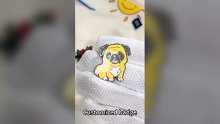 공장 맞춤형 하드 에나멜 핀 | 진주 가루와 골드 옷깃 배지 | 귀여운 금속 기념품 핀 누구