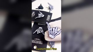 부드럽거나 단단한 가공, 자외선 프린트, 귀여운 만화 디자인을 가진 반짝이는 에마일 핀을 직접 만들어보세요.